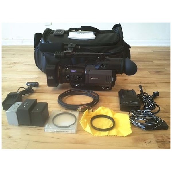 Panasonic Pro AG-DVX100BP(S) 3-CCD MiniDV Proline Camcorder with 10x Optical Zoom (Discontinued by Manufacturer)